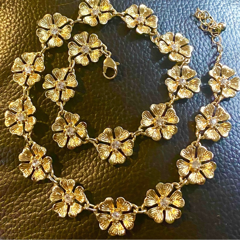 Vintage Gold Tone Dogwood Flower Link  Necklace Choker With Clear Rhinestones